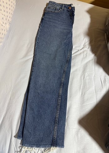 36 Beden Bershka Kadın Mavi Yırtık Detaylı Uzun Kot Pantolon