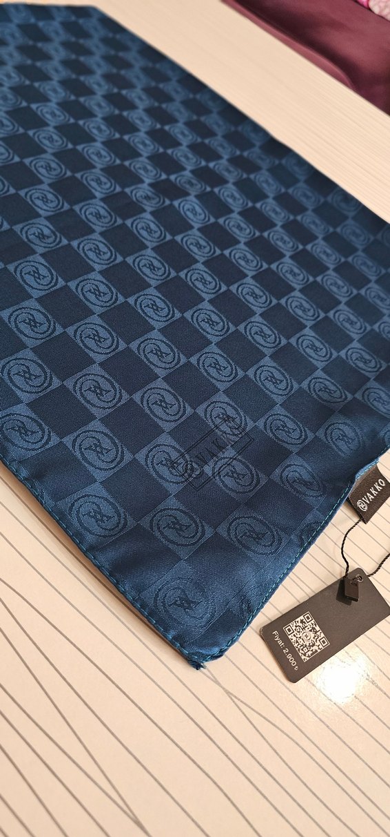 Vakko Kadın Mavi Saten Fermuarlı Şal - Görsel 4