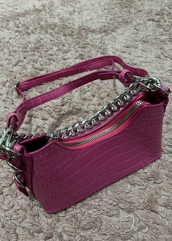 Pembe Zincir Detaylı Yılan Desenli Deri Çanta
