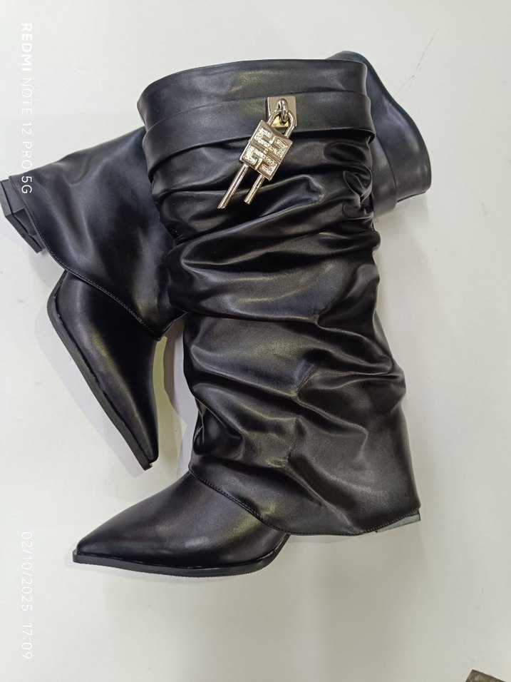 Siyah cilet Kadın Tokalı Dolgu Topuk 7 santim Çizme - Görsel 2