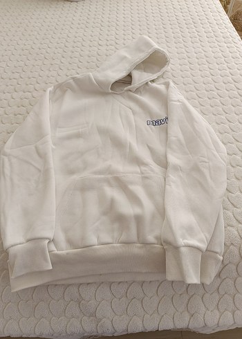 Beyaz Kapüşonlu Rahat Kesim Sweatshirt