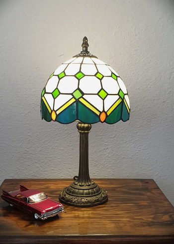 Renkli Beyaz Tiffany Masa Lambası