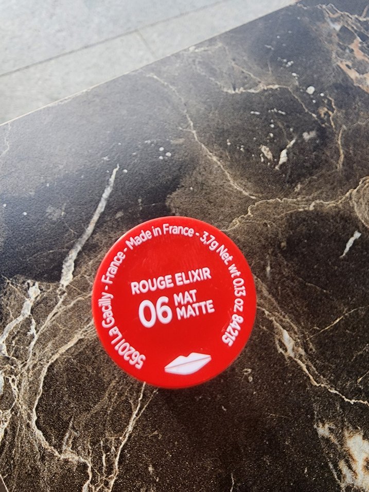 Yoğun Renkli Mat Kırmızı Ruj - 3.7 g - Görsel 4