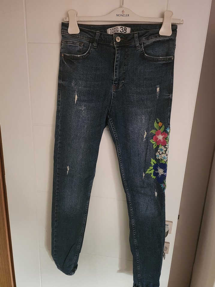 Nakışlı, düğmeli, bol kesim koyu mavi kot pantolon - Görsel 3