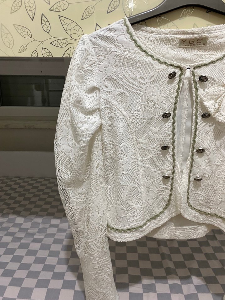 Kadın Beyaz Dantel İşlemeli Bolero - Görsel 3