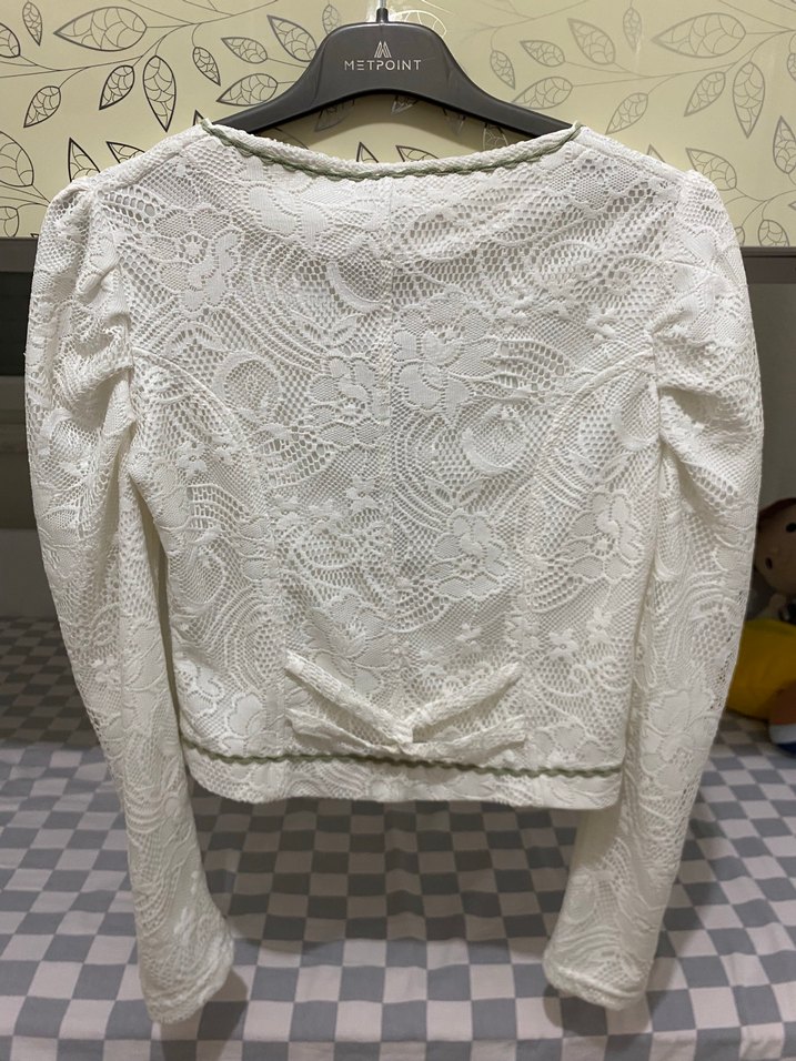 Kadın Beyaz Dantel İşlemeli Bolero - Görsel 4