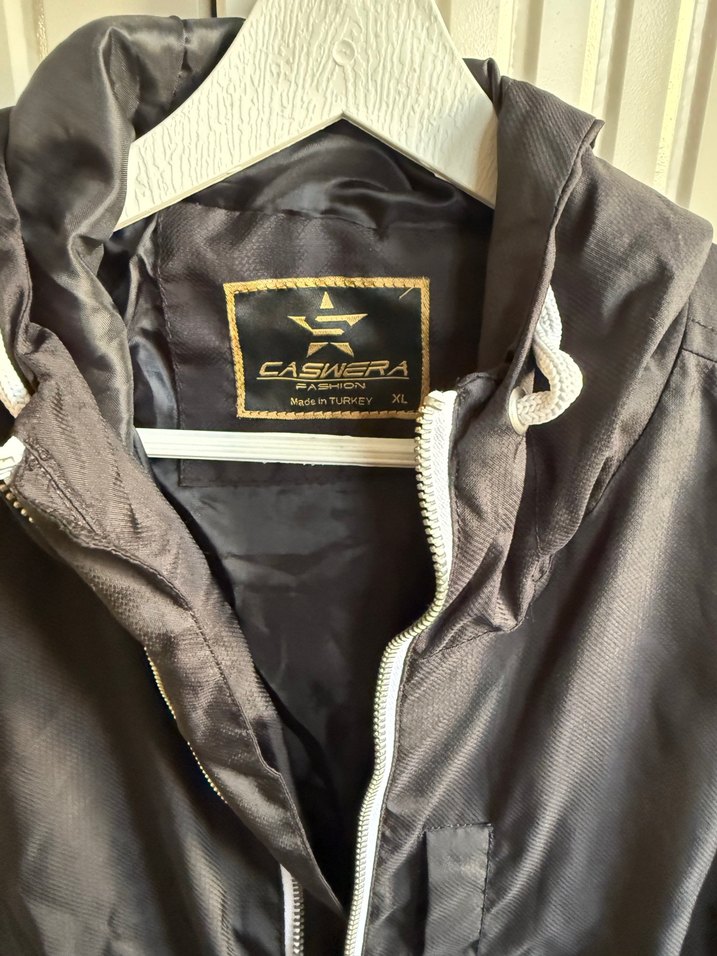 Siyah yağmurluk - Görsel 2