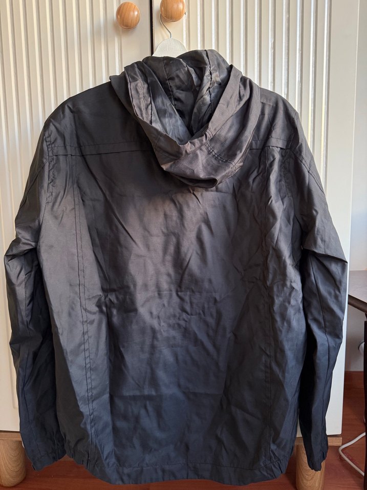 Siyah yağmurluk - Görsel 3