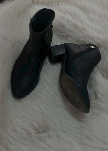 Siyah Deri Topuklu Kadın Bot - Görsel 4