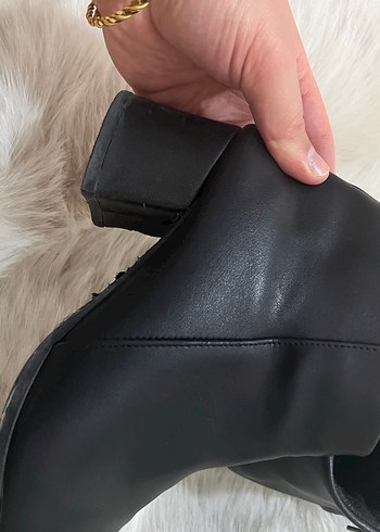 Siyah Deri Topuklu Kadın Bot - Görsel 5