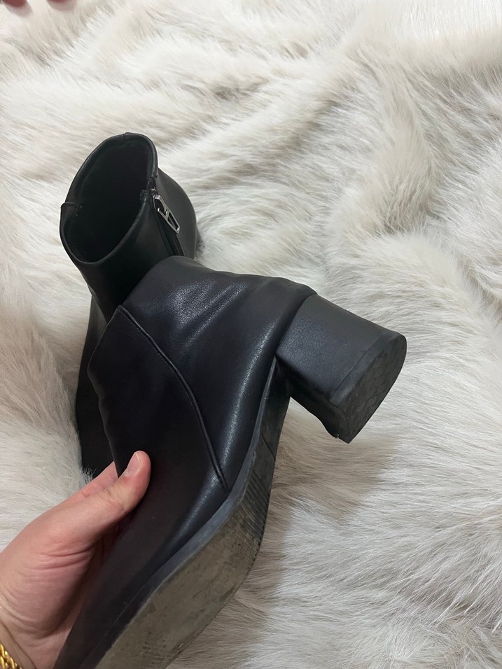 Siyah Deri Topuklu Kadın Bot - Görsel 2