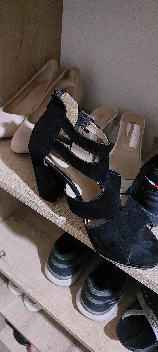 Siyah Kemerli Kadın Dolgu Topuklu Ayakkabı - Görsel 2