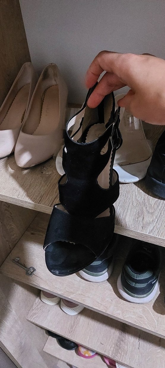 Siyah Kemerli Kadın Dolgu Topuklu Ayakkabı - Görsel 3