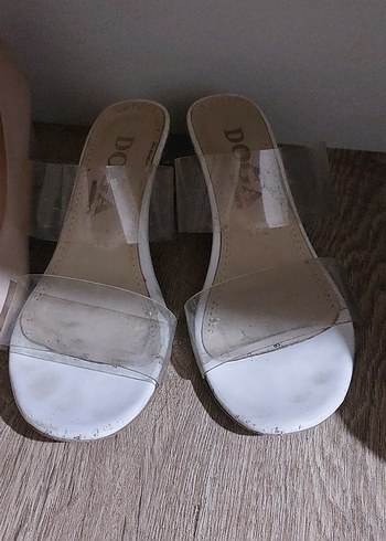 Beyaz Kadın Dolgu Topuklu Terlik