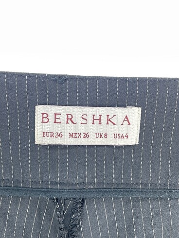 36 Beden çeşitli Renk Bershka Mini Şort %70 İndirimli.