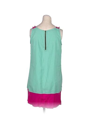 m Beden PreLoved Kısa Elbise %70 İndirimli.