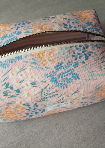 Fermuarlı Pembe Çiçek Desenli Makyaj Çantası - Görsel 4