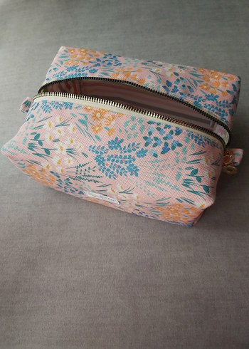 Fermuarlı Pembe Çiçek Desenli Makyaj Çantası - Görsel 2