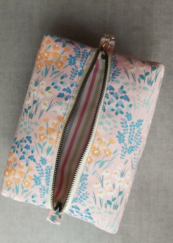 Fermuarlı Pembe Çiçek Desenli Makyaj Çantası - Görsel 3