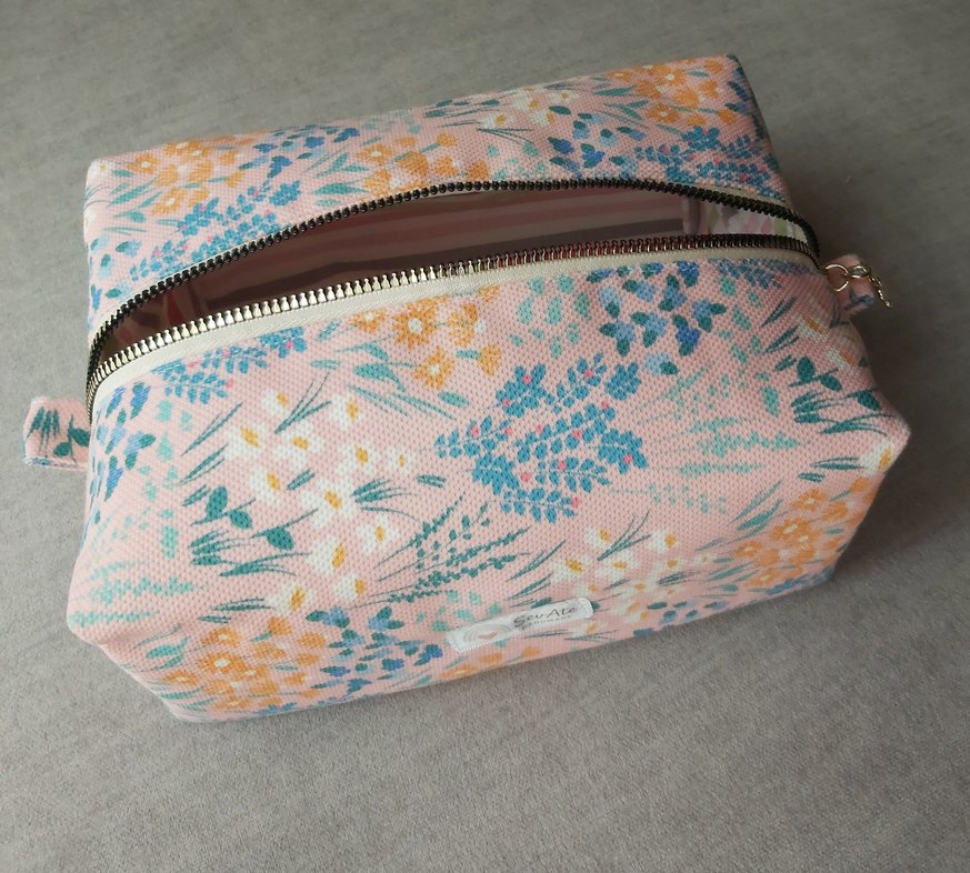 Fermuarlı Pembe Çiçek Desenli Makyaj Çantası - Görsel 4