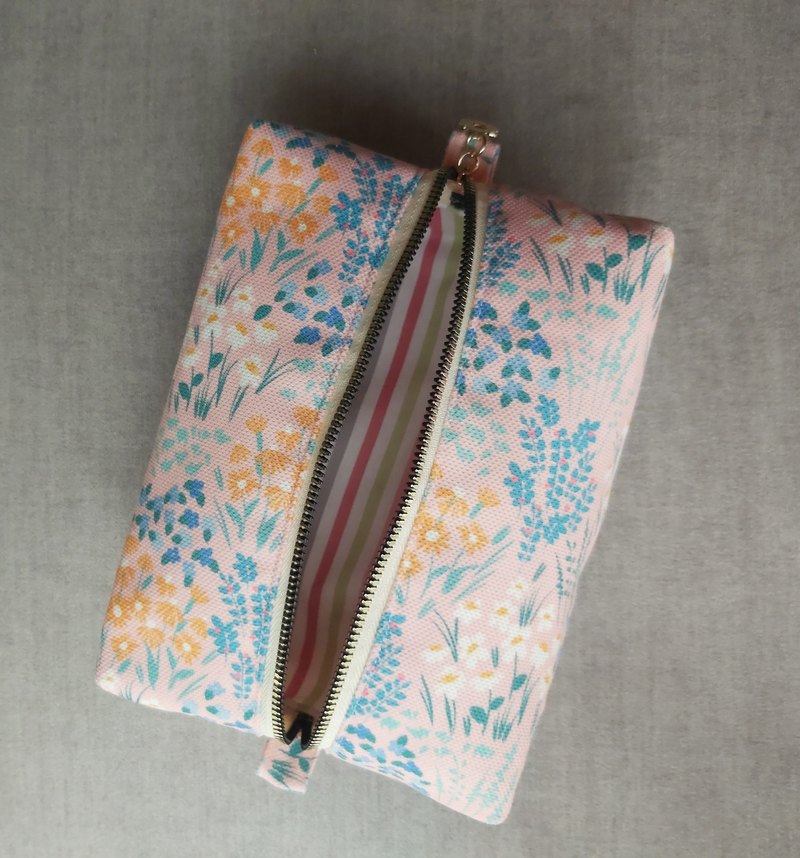 Fermuarlı Pembe Çiçek Desenli Makyaj Çantası - Görsel 3