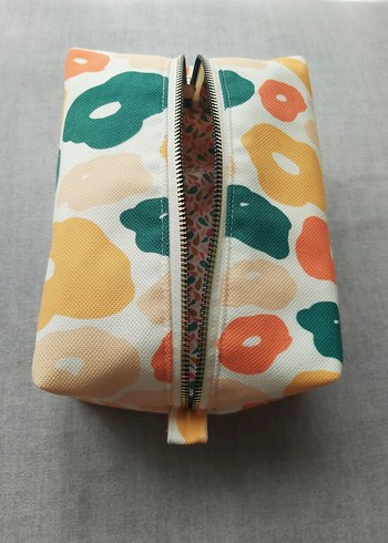 Hoş Çiçek Desenli Fermuarlı Kadın Büyük Boy Makyaj Çantası - Görsel 7