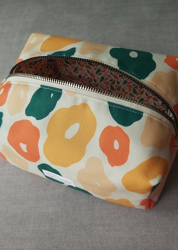 Hoş Çiçek Desenli Fermuarlı Kadın Büyük Boy Makyaj Çantası - Görsel 4