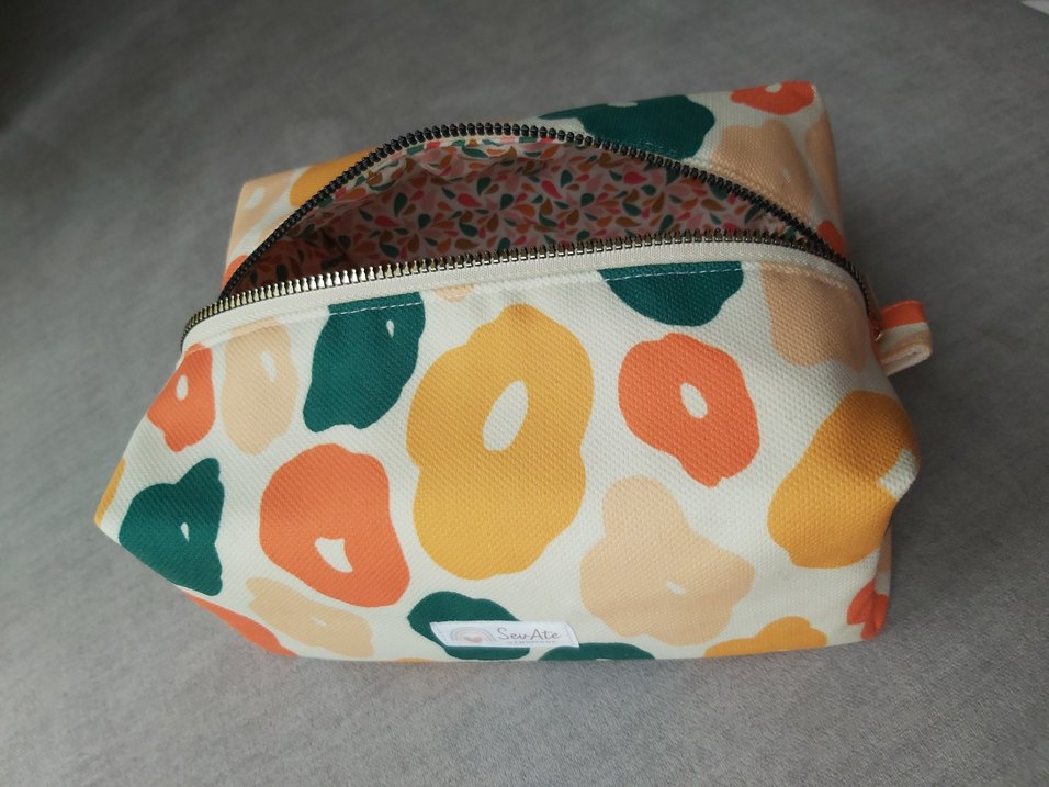 Hoş Çiçek Desenli Fermuarlı Kadın Büyük Boy Makyaj Çantası - Görsel 3