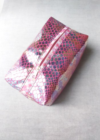 Fuya Renk Holografik Yılan Desenli Kadın Makyaj Çantası-Premium - Görsel 8