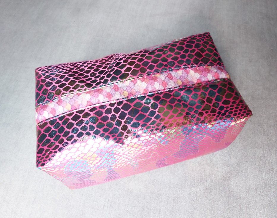 Fuya Renk Holografik Yılan Desenli Kadın Makyaj Çantası-Premium - Görsel 3