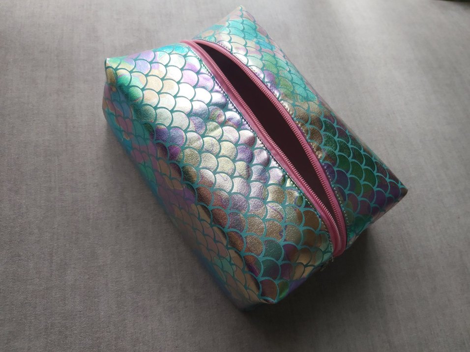 TurkuazRenk Deniz Kızı Pulu Desenli Kadın Makyaj Çantası-Premium - Görsel 2