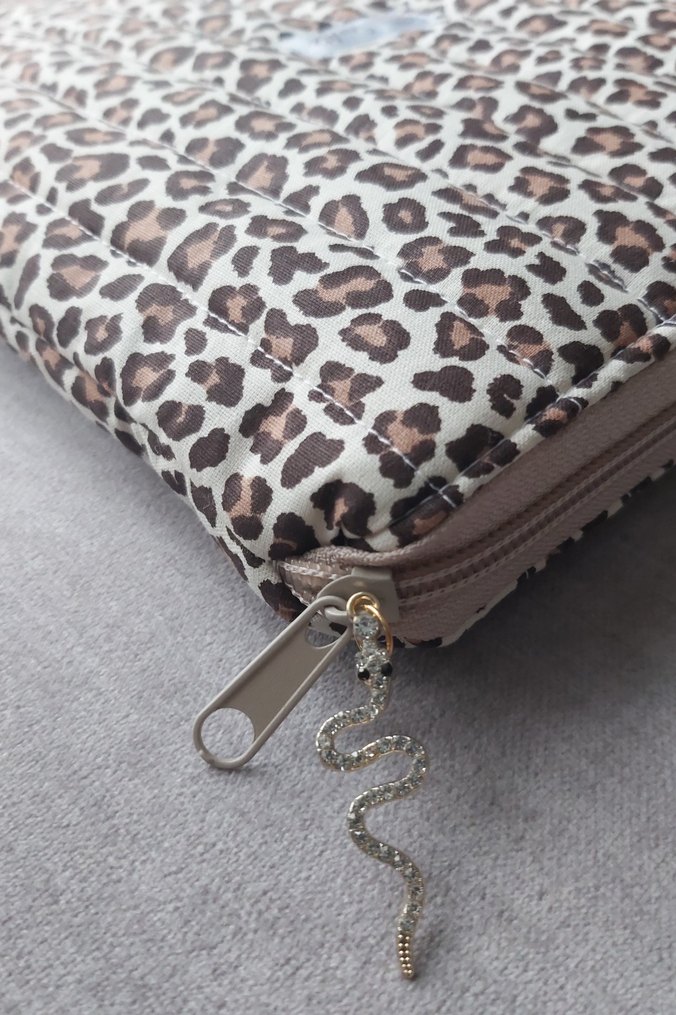 Kapitone Leopar Desenli Fermuarlı Kadın Clutch Çanta - Görsel 3