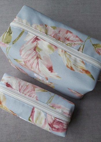 Waterproof-Mavi Yaprak Desenli Makyaj Çantası&Kalemlik 2'li Set - Görsel 2