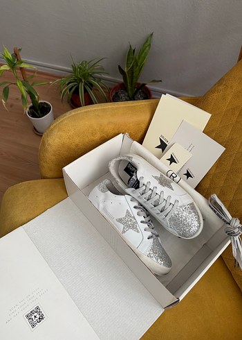 GOLDEN GOOSE
