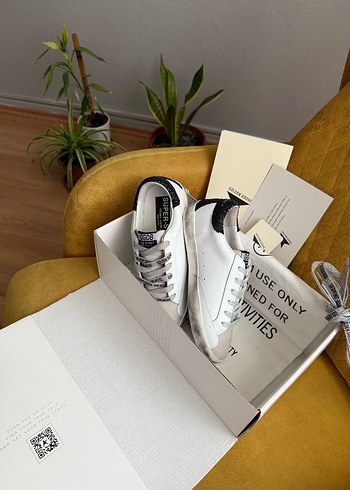 37 Beden beyaz Renk GOLDEN GOOSE