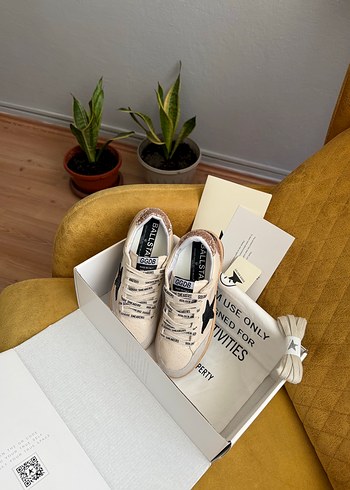 39 Beden ten rengi Renk GOLDEN GOOSE