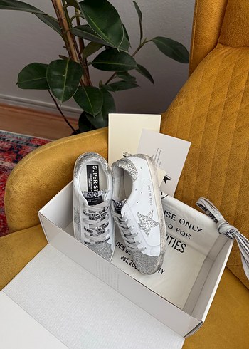 GOLDEN GOOSE