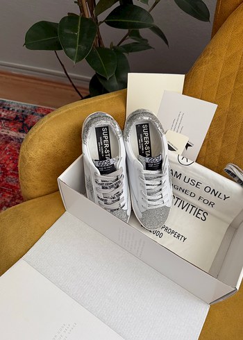 38 Beden beyaz Renk GOLDEN GOOSE