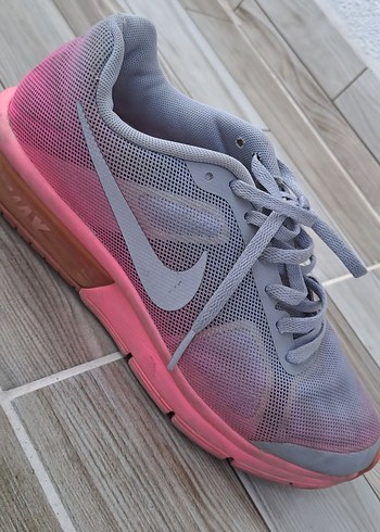 36,5 Beden pembe Renk Nike orijinal ayakkabı pembe