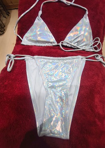 Bershka İşlemeli parlak beyaz bikini takımı - Görsel 3