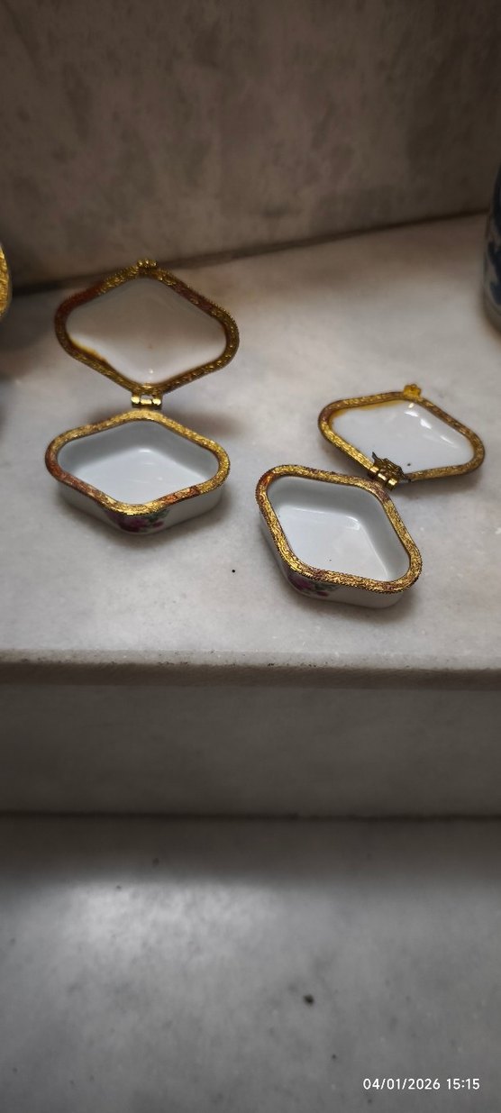 Renkli Çiçek Desenli Beyaz Minik Kutular - Görsel 2