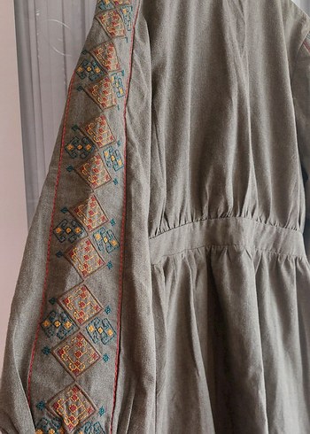 Nakışlı haki yeşili elbise - Görsel 3