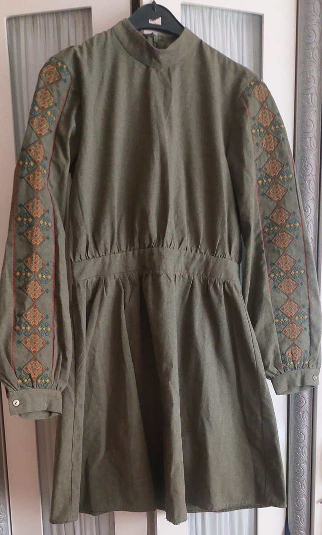 Nakışlı haki yeşili elbise - Görsel 2