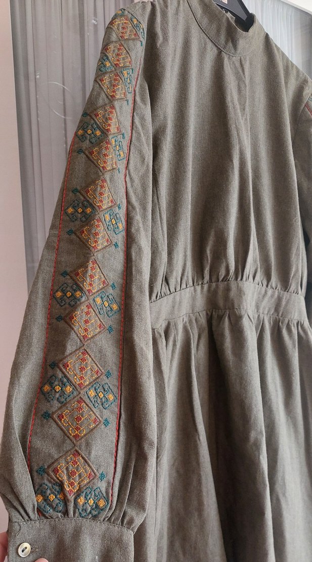 Nakışlı haki yeşili elbise - Görsel 3