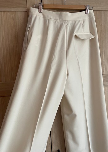 Zara Beyaz Kadın Dökümlü Kumaş Pantolon