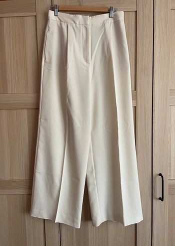 Beyaz Kadın Dökümlü Kumaş Pantolon
