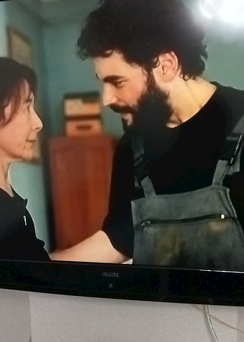 Vestel 127 ekran siyah duvara askılı televizyon - Görsel 4