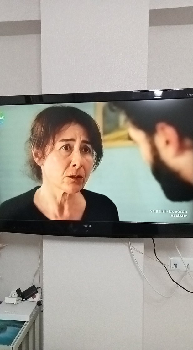 Vestel 127 ekran siyah duvara askılı televizyon - Görsel 2