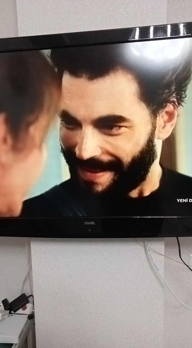 Vestel 127 ekran siyah duvara askılı televizyon - Görsel 5