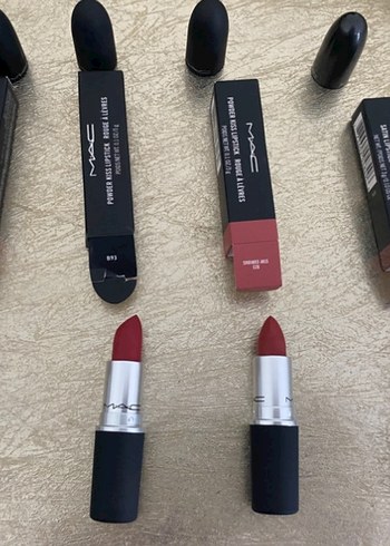 MAC Koyu Kırmızı Ruj